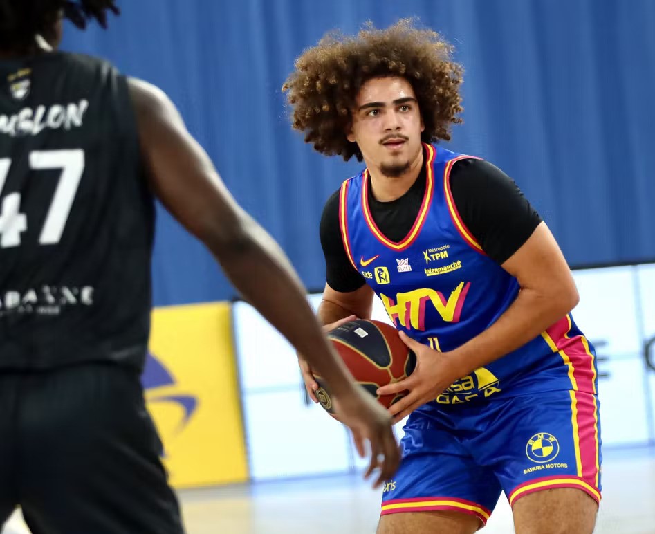 Amine Harbaoui, étudiant à l'IUT de Toulon et joueur professionnel de basket